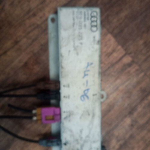 Antenna amplifier for Audi A4 8E9 035 225 P used