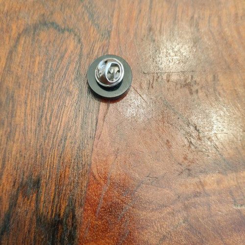 Men's lapel pin like new, black and gold