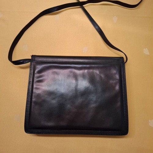 Vintage leather shoulder bag and clutch like new, black