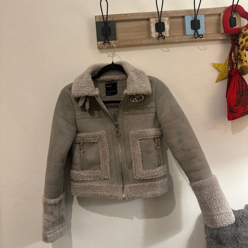 Bershka jacket with fur gray like new, size XS