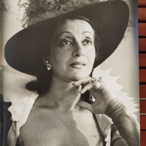 Eleni Papadaki Biography book like new, Greek language