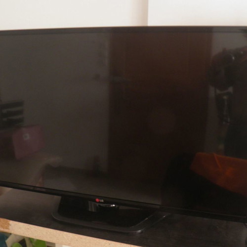 LG LCD TV LG43LN5400 used for parts or repair