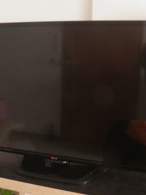 LG LCD TV LG43LN5400 used for parts or repair