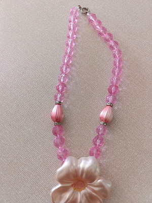 Retro pink beaded necklace