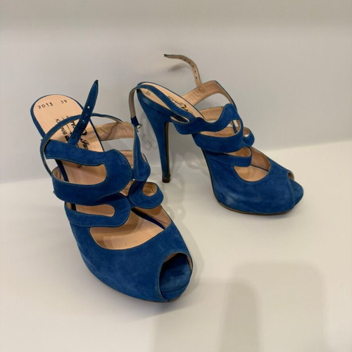 Dress2Impress blue electric leather platform sandals like new