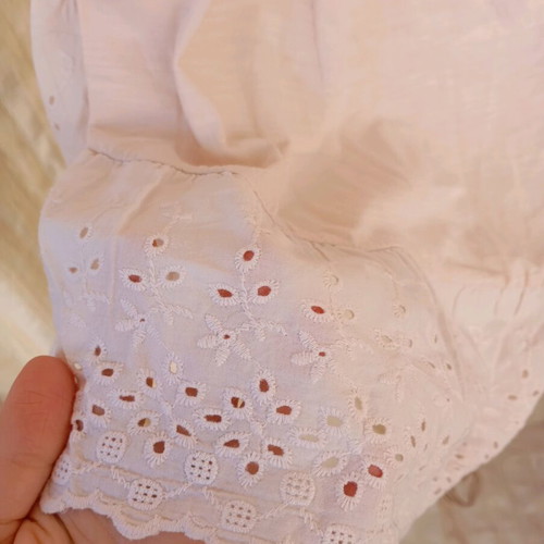 Regalinas top like new with bow and details beige pink