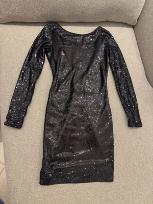 Bershka Special Edition dress size M black like new