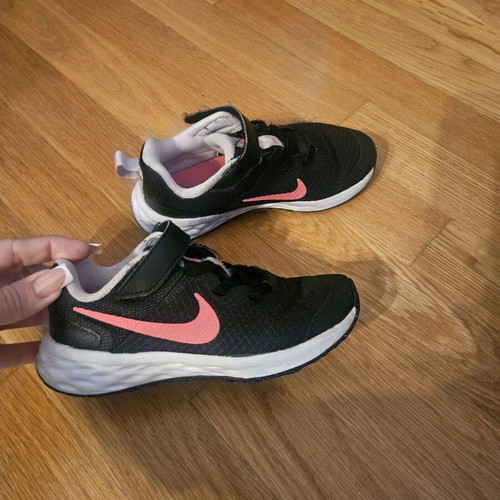 Nike athletic shoes used size 28 for girls