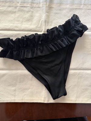 H&M swimsuit size 32 like new, black