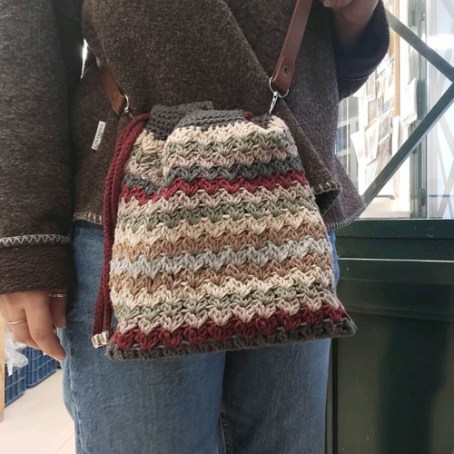 Handmade bucket bag like new, multicolor shoulder style