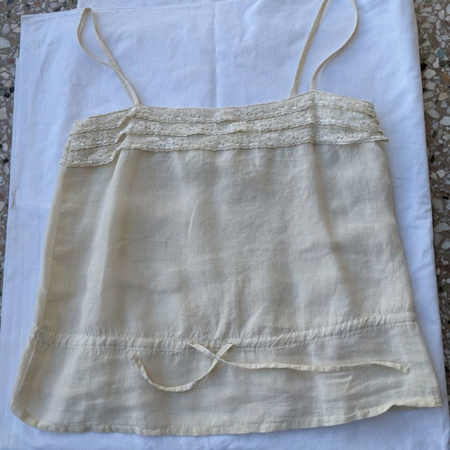 I Blues beige linen top used with lace and drawstring, size M