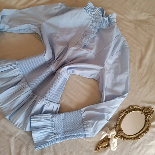 Blue shirt like new, size S with smocked waist and cuffs