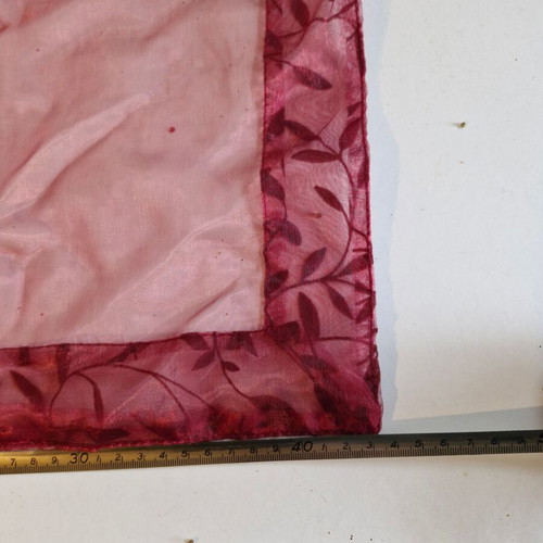 Christmas table runners like new, pack of 3, burgundy