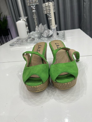Women’s shoes used with platform, velvet, green color