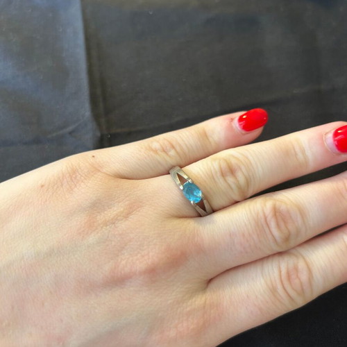 Silver 925 ring like new with blue stone
