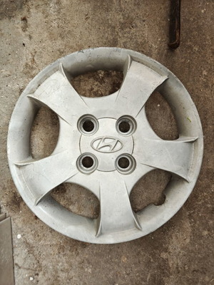Hyundai wheel covers used, white painted 13 inch set of 4