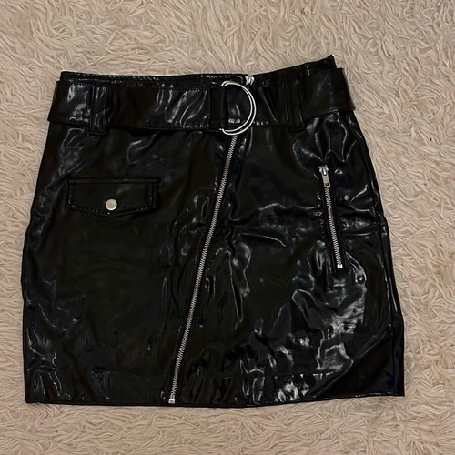 Lustrini Black Skirt H&M with Zipper and Belt Like New