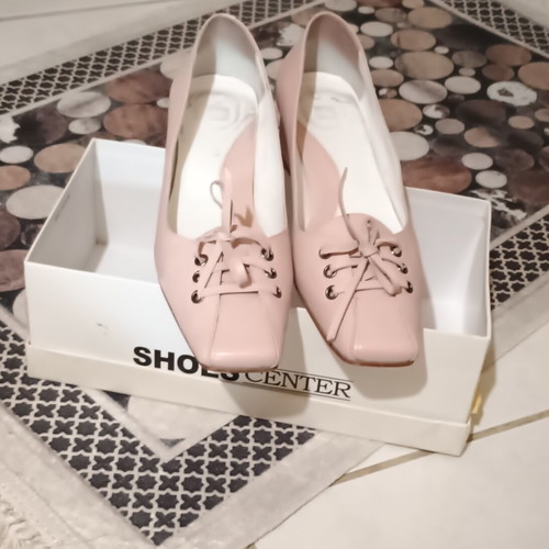 Pink pumps size 40 like new with black marks