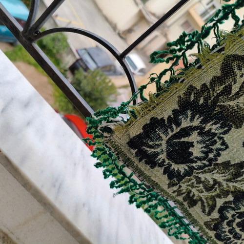 Woven green blanket used 178x125 without fringes