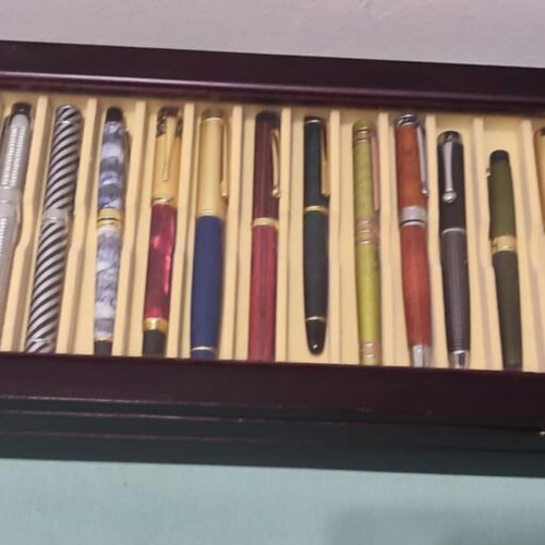 DeAgostini pen collection of 21 like new with case