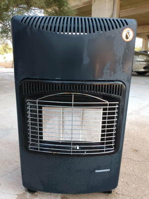 Daewoo 4200W gas heater with foldable gas cylinder base