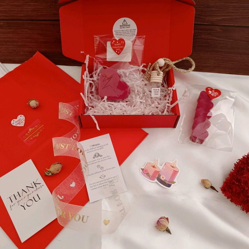 Heart Scent Box set new with car diffuser, wax melt and candle