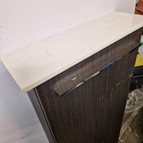 Bathroom furniture used, 2 pieces with 4 glass shelves