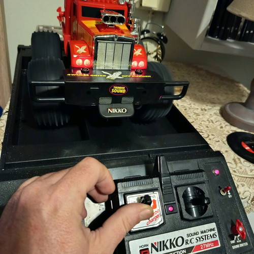 Base and display case for Nikko 4x4 jeep with sound and movement, new