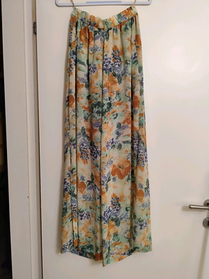 Fluffy Floral high-waisted pants Coocu size Small like new