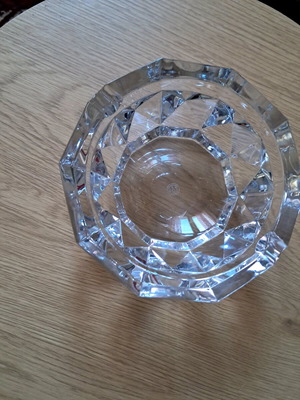 Baccarat large ashtray new, very shiny and heavy