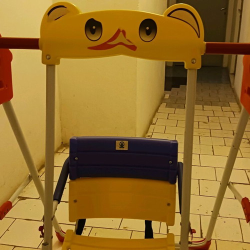 Children's swing like new for indoor and outdoor use