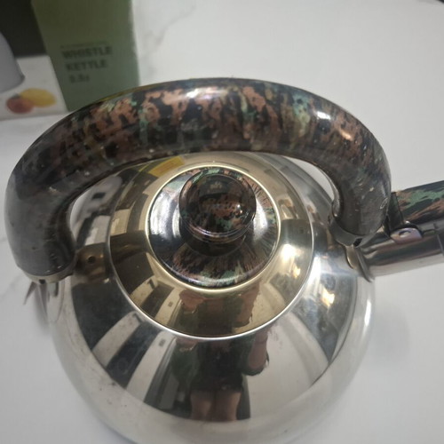 Universal Stainless Steel Kettle 2.5L New with Whistle