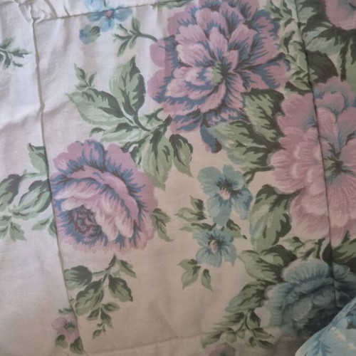 Luxury single quilt used with 2 pillowcases, floral print