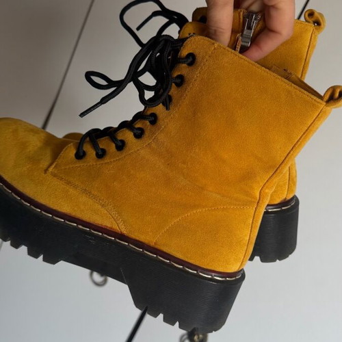 Boots size 40 like new, yellow orange