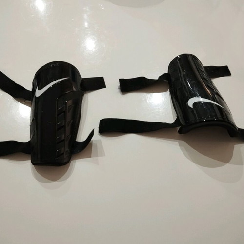 Nike shin guards number 1 children used, black