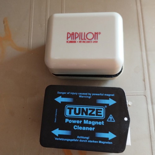 Tunze 220.015 and Papillon Aquarium Cleaning Magnets like new with Tetra blades gift