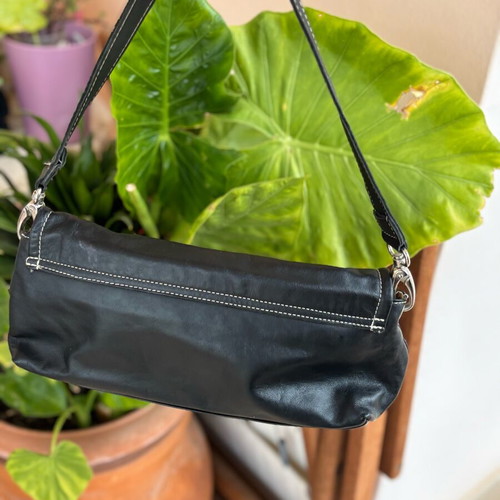 Black leather shoulder bag epsilon like new
