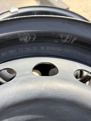 Γνήσιες ζάντες Mazda 2 15" σαν καινούργιες, συμβατές με Toyota Yaris και Suzuki Swift