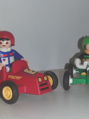 Playmobil 2 cars and 2 figures like new