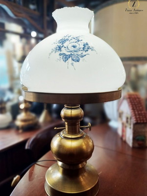 Vintage επιτραπέζιο φωτιστικό οπαλίνας με μπλε floral διακόσμηση σαν καινούργιο
