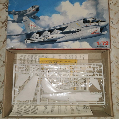 Esci Ertl Corsair II A-7E LTV fighter plane model kit used