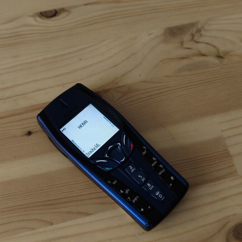 Nokia 7250i mobile phone, charger, no battery, blue