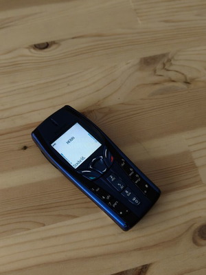 Nokia 7250i mobile phone, charger, no battery, blue