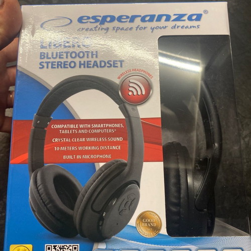 Wireless Bluetooth On Ear headphones new, black with 4 hours battery