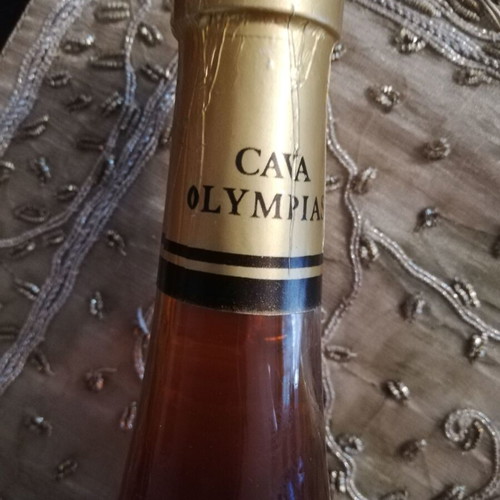 Collectible wine bottle 1976 like new