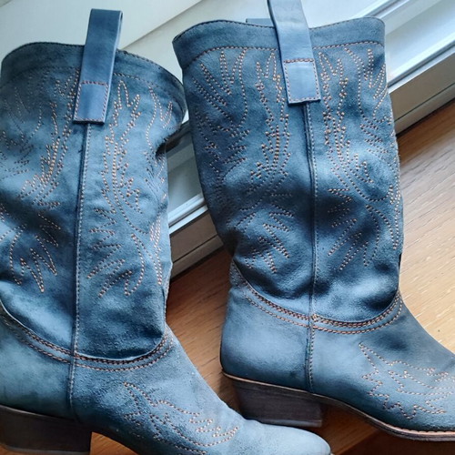Cowboy suede boots blue with embroidery like new, size 39