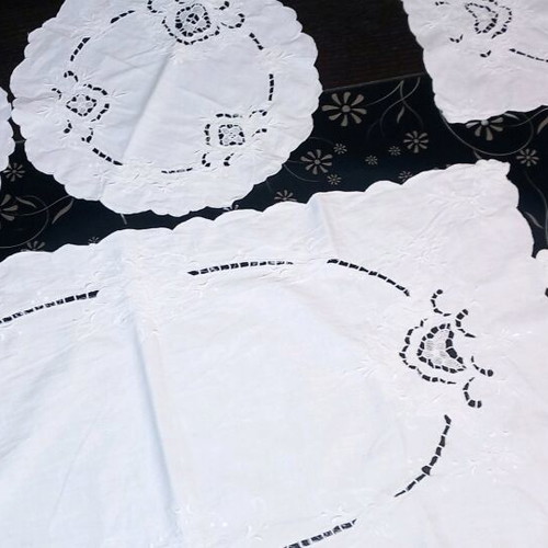 Cutwork table linen set like new, white