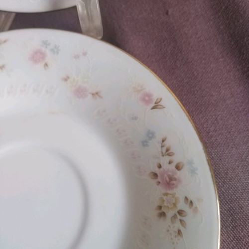 Vintage set of 3 small plates like new