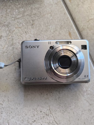 Sony Cybershot DSC W100 camera like new with case gift