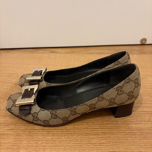 Gucci fabric pumps like new, beige, size 36